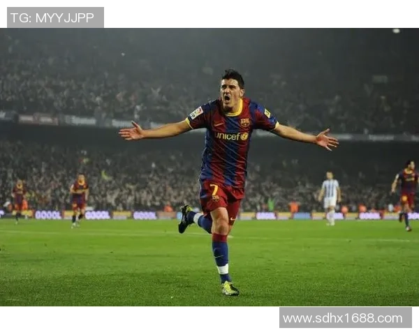 足球明星横款挂画展现绿茵场上的传奇瞬间与激情时刻